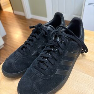 adidas Black gazelle with Suede Upper size 6 (fits like women's 7)